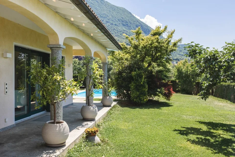Villa mit Pool in Cadro