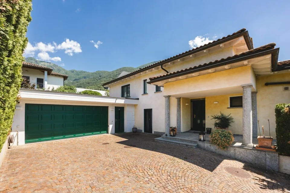 Villa mit Pool in Cadro