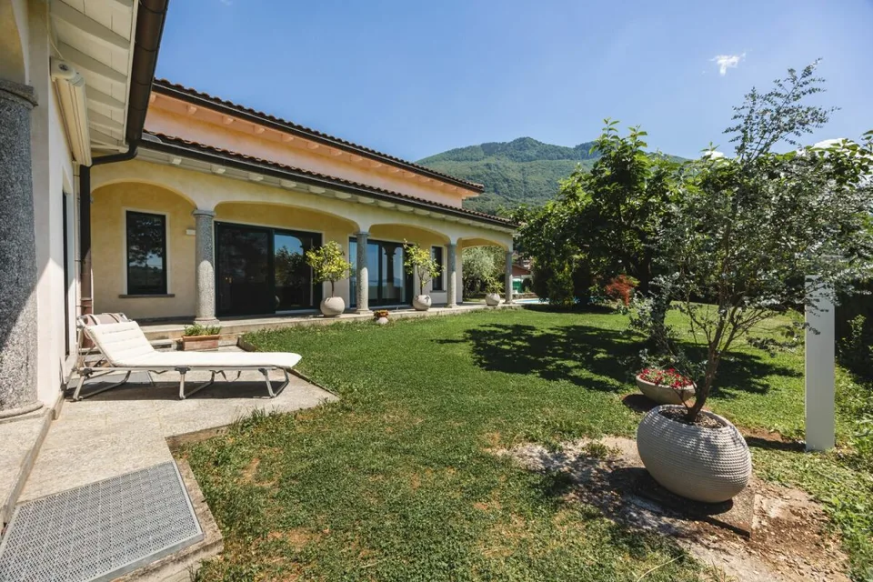 Villa mit Pool in Cadro
