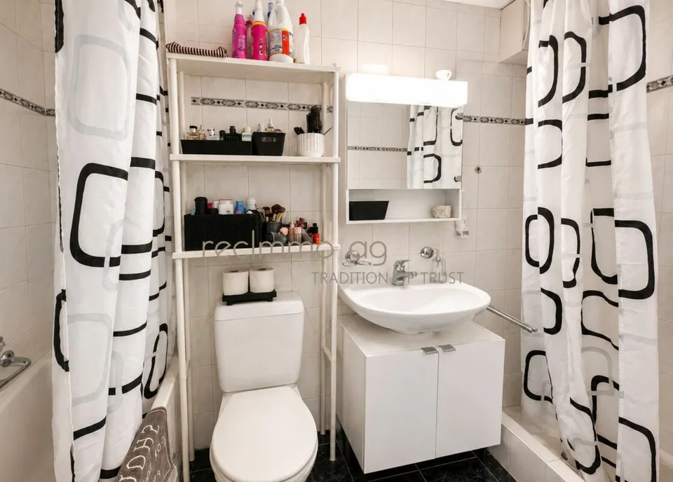 Gepflegte 3.5-Zimmer-Wohnung mit verglastem Balkon und Weitsicht – Foto 6 von 9