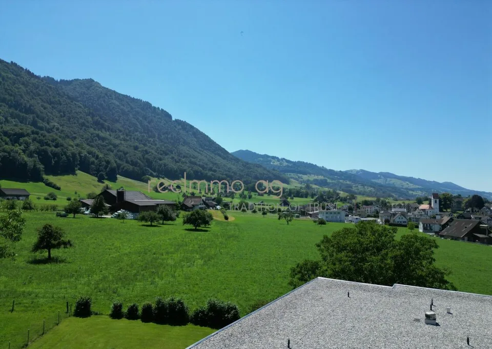 Gepflegte 3.5-Zimmer-Wohnung mit verglastem Balkon und Weitsicht – Foto 9 von 9
