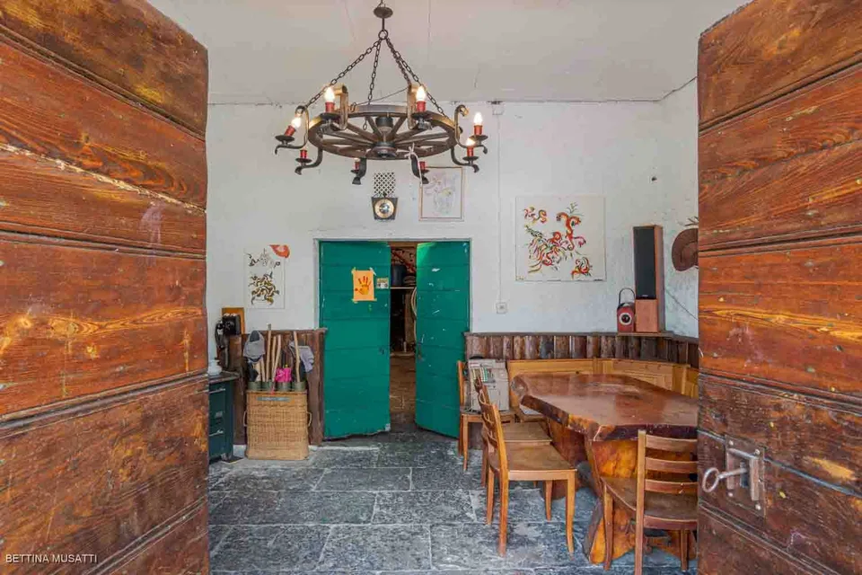 CAPOLAGO – MAISON TRADITIONNELLE AVEC CAVE À VIN : TRADITION ET DÉTENTE – photo 11 sur 16