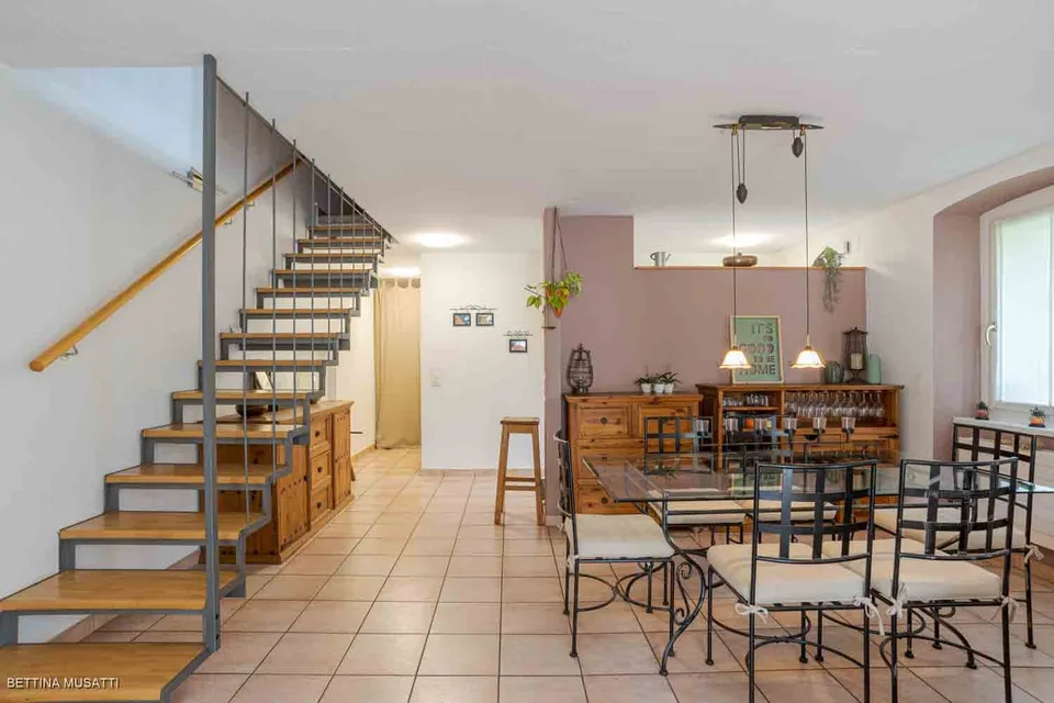 CAPOLAGO – TYPISCHES HAUS MIT WEINKELLER: TRADITION UND ERHOLUNG