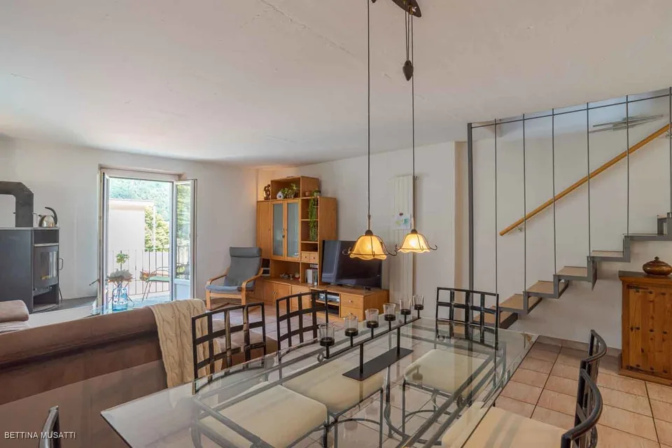 CAPOLAGO – TYPISCHES HAUS MIT WEINKELLER: TRADITION UND ERHOLUNG