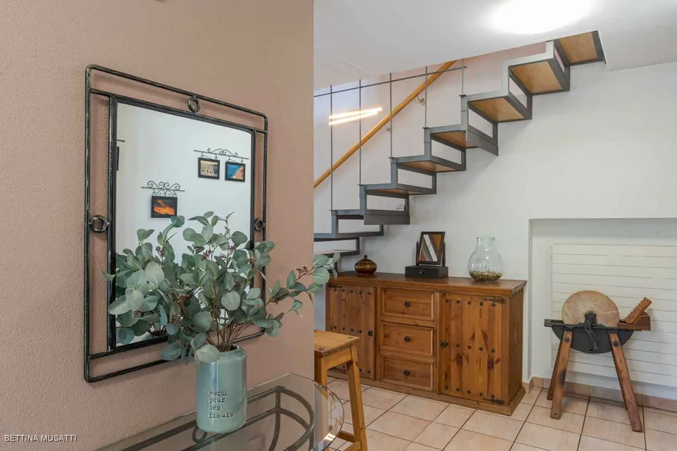CAPOLAGO – TYPISCHES HAUS MIT WEINKELLER: TRADITION UND ERHOLUNG