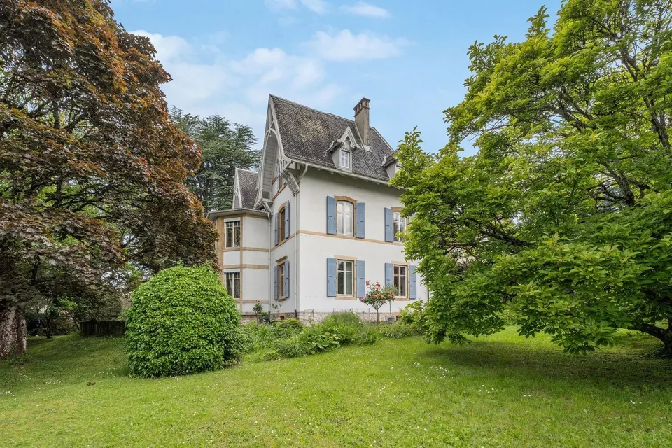 Belle demeure familiale de prestige au coeur de la nature