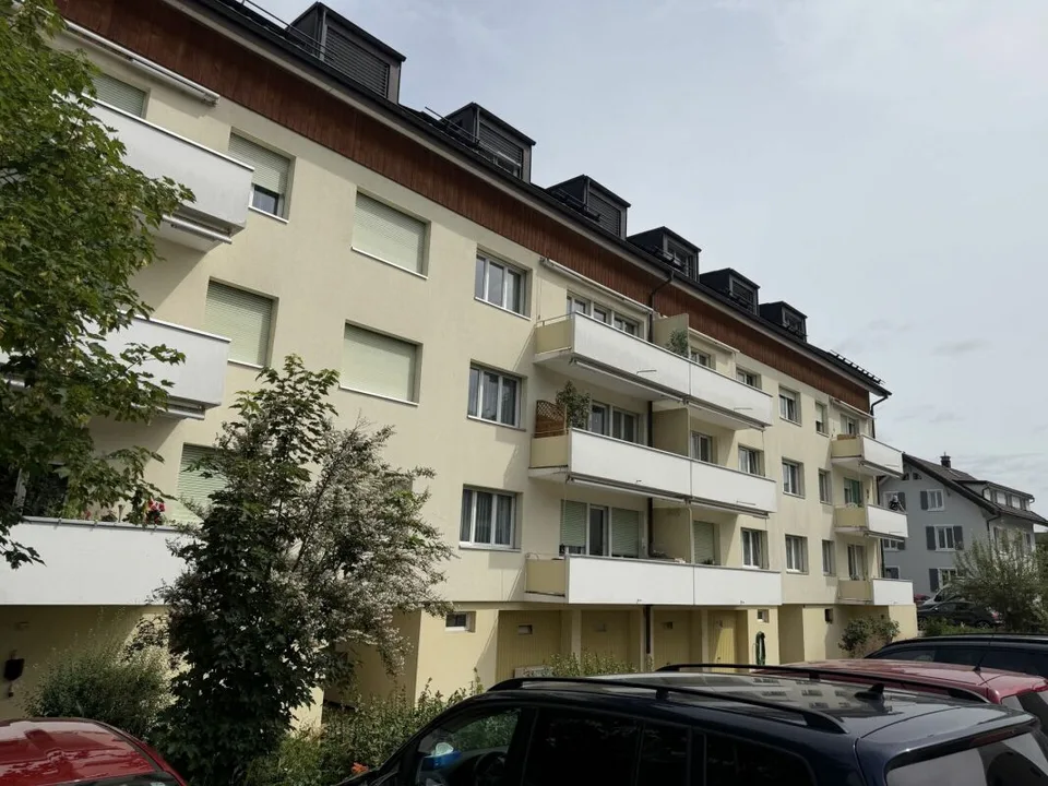 3.5-room apartment with balcony and outdoor parking