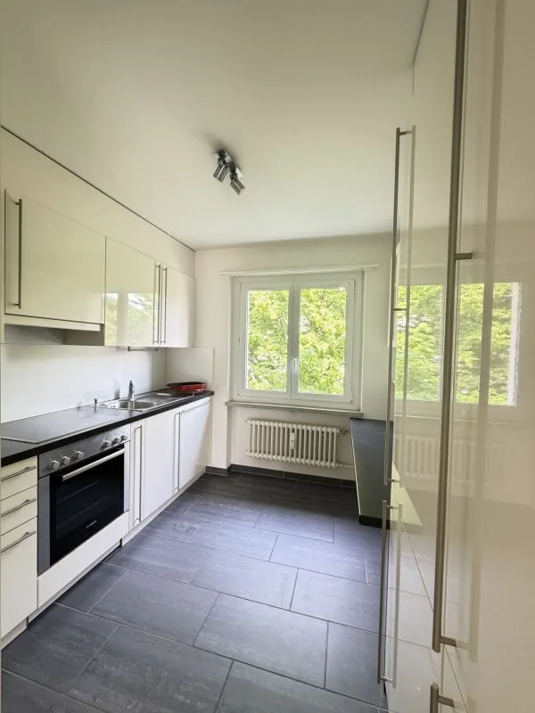 3.5-room apartment with balcony and outdoor parking