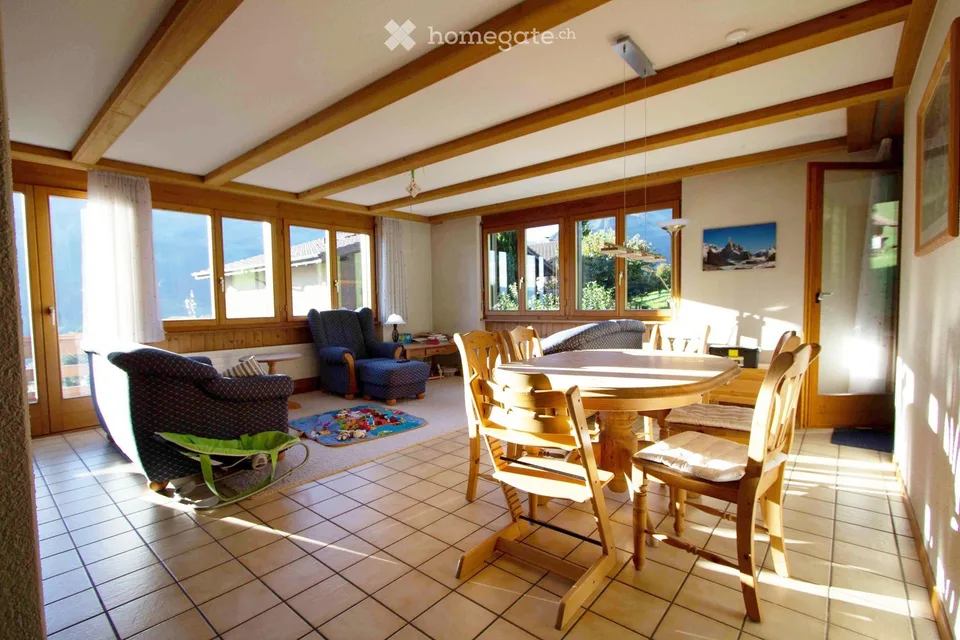 Appartamento di charme di 4,5 locali con vista montagna da sogno a Frutigen