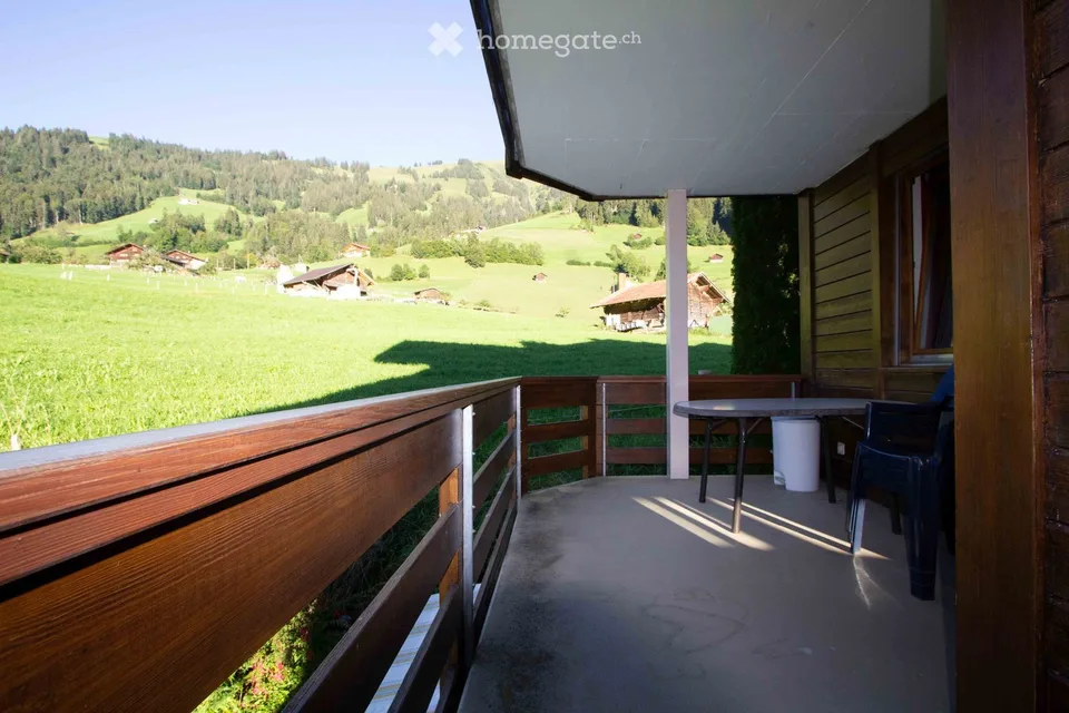 Appartamento di charme di 4,5 locali con vista montagna da sogno a Frutigen