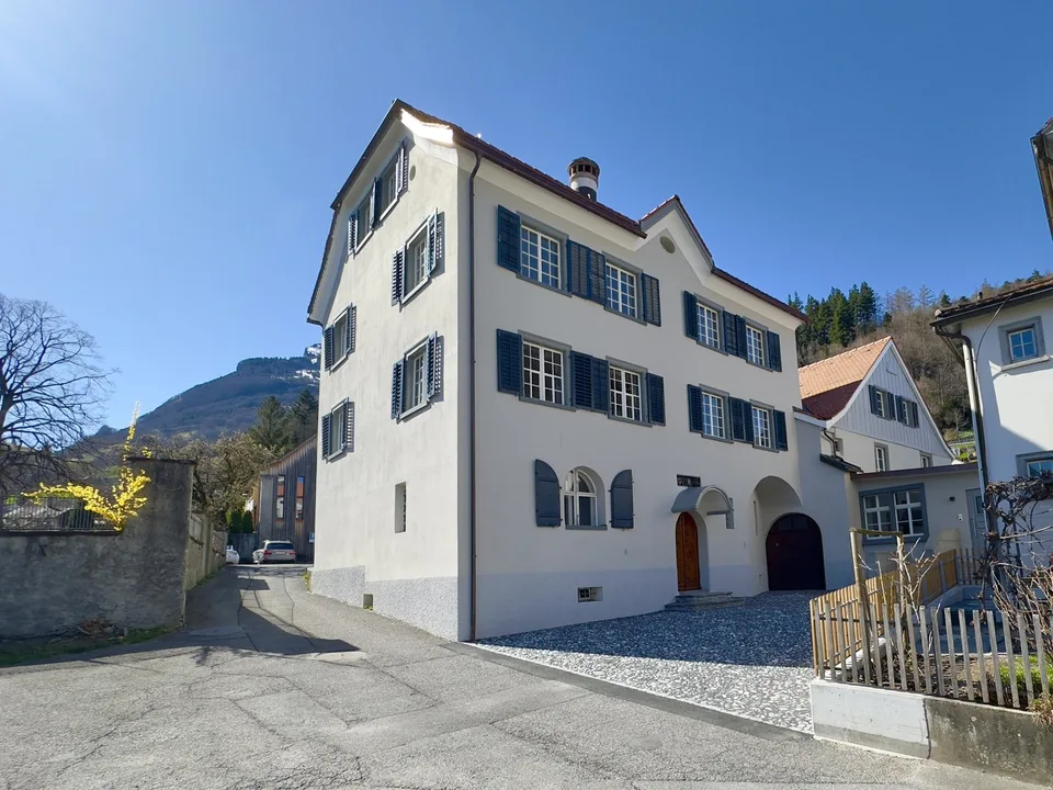 Villa am Kirchweg - kernsaniertes Herrschaftshaus mit 4 neuen Wohnunge