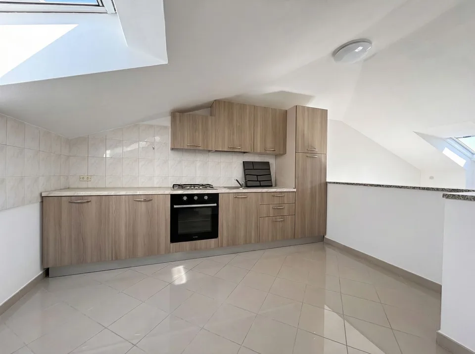 LOFT MIT KELLER & PARKPLATZ — CUGLIATE-FABIASCO