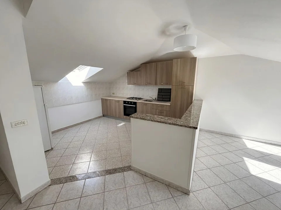 LOFT MIT KELLER & PARKPLATZ — CUGLIATE-FABIASCO