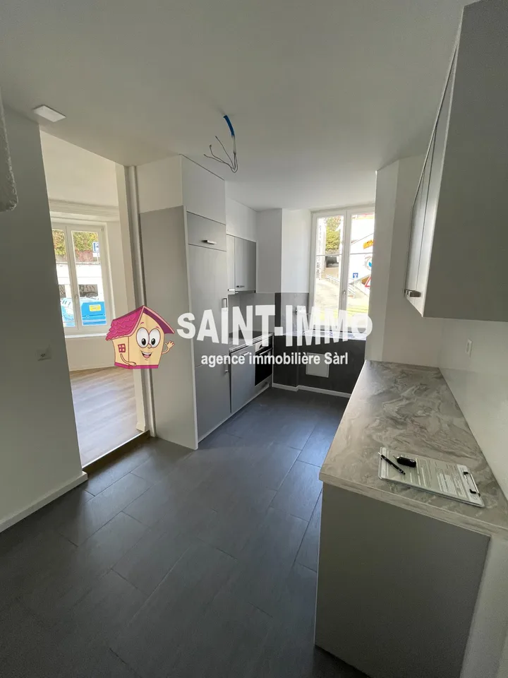Mietshaus mit 6 Wohnungen und Bar/Ristorante im Zentrum von Saint-Imier