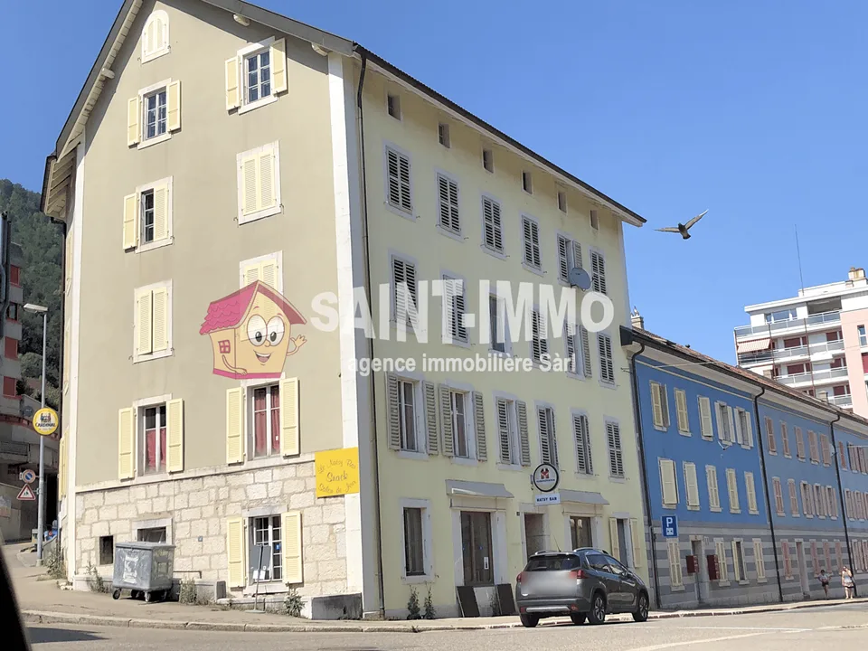 Immeuble locatif mixte de 6 appartements et bar/restaurant en plein centre de Saint-Imier