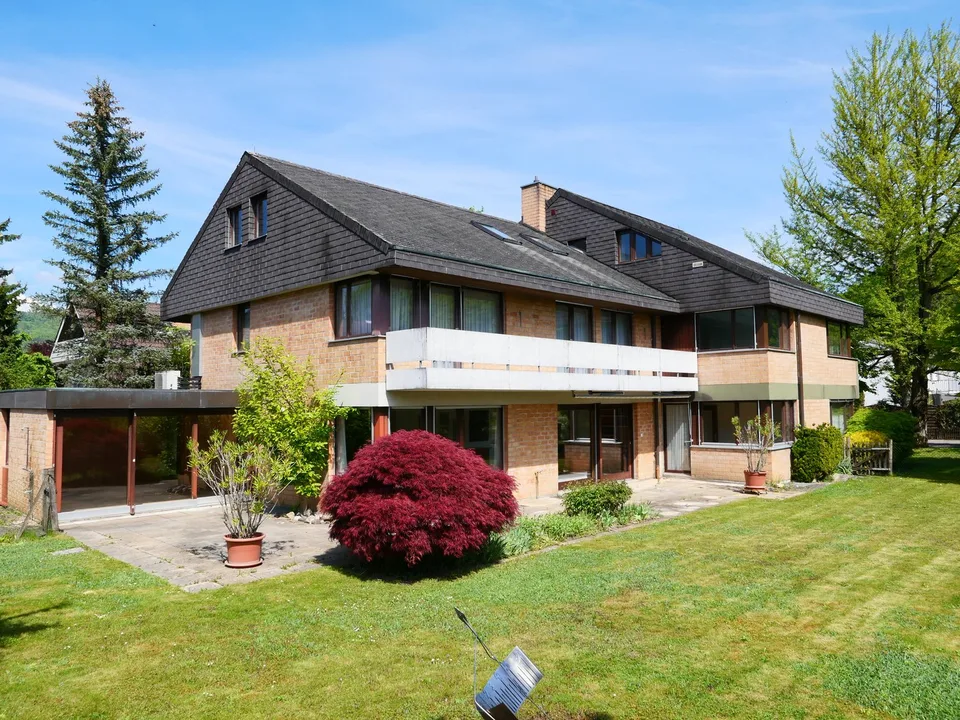 Architektonisch stilvolles und sehr grosszügiges Wohn-/Geschäftshaus ...