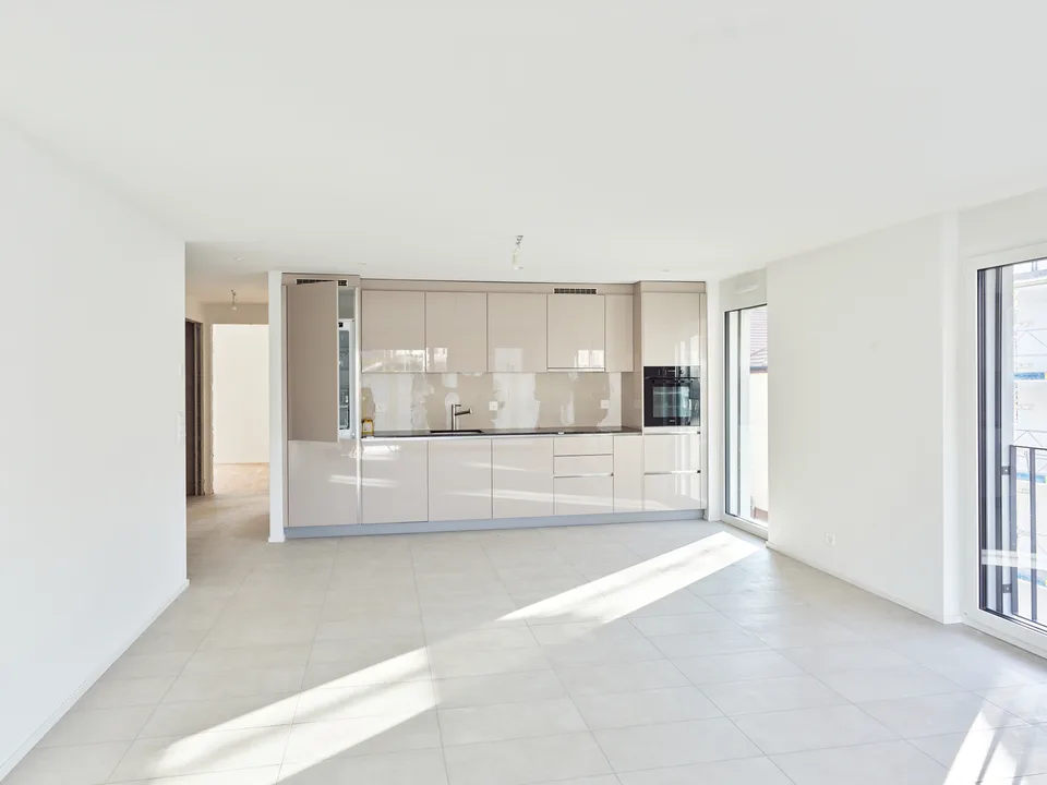 Großes 3.5-Zimmer-Neubau, durchgehend, mit großem Wohnzimmer und überdachtem Balkon