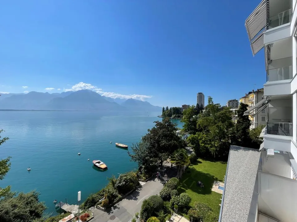 POSIZIONE UNICA SUL LAGO PER QUESTO APPARTAMENTO DI 4,5 LOCALI CON SPLENDIDA VISTA