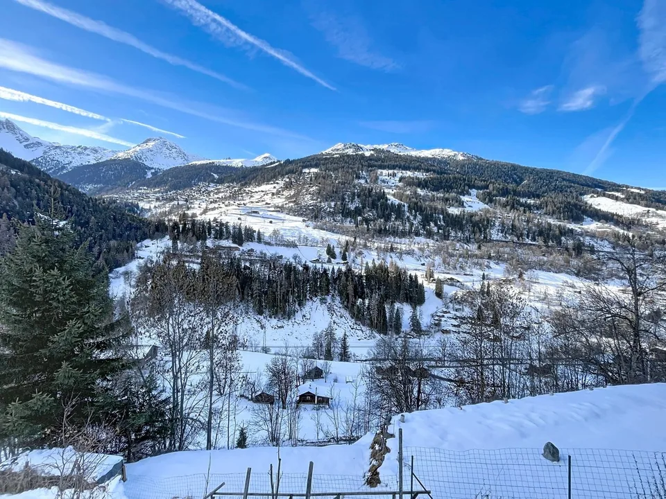 Kanadische Blockhütte mit zwei Wohnungen und atemberaubendem Blick