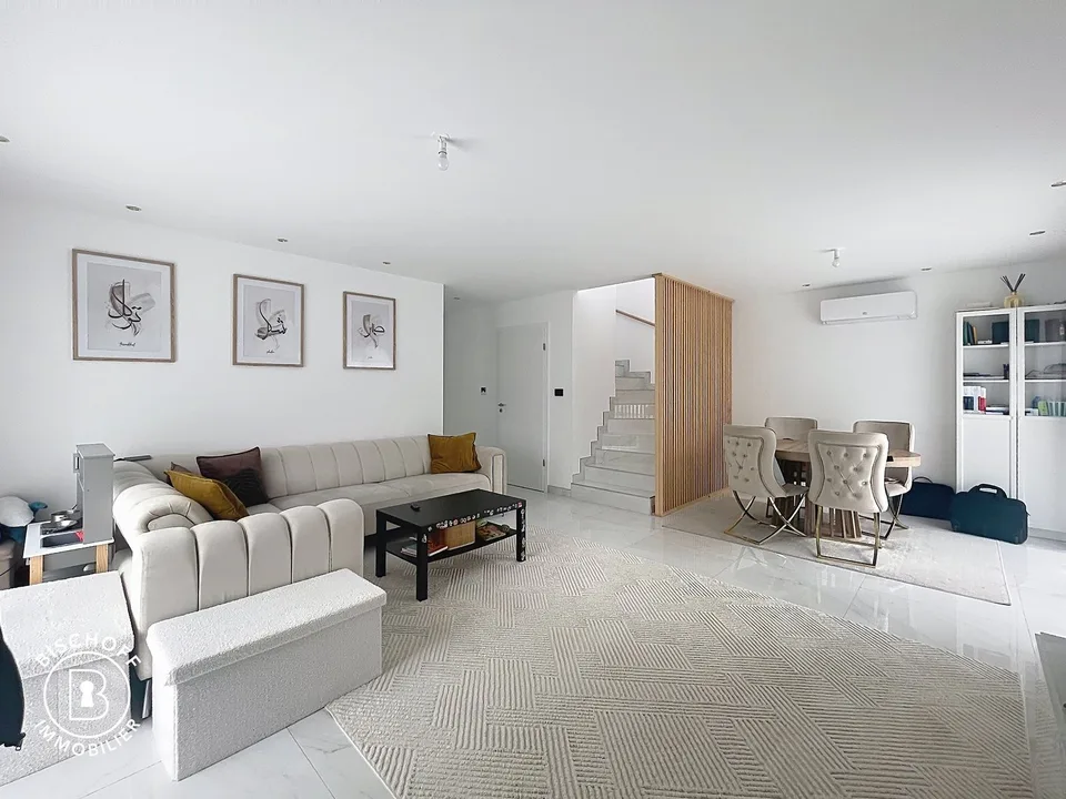 Casa unifamiliare moderna a Rixheim – 5 locali, garage & giardino disponibili immediatamente