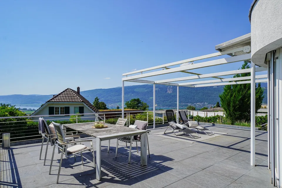 Traumhafte Villa mit Blick auf den Bielersee - inkl. Einliegerwohnung