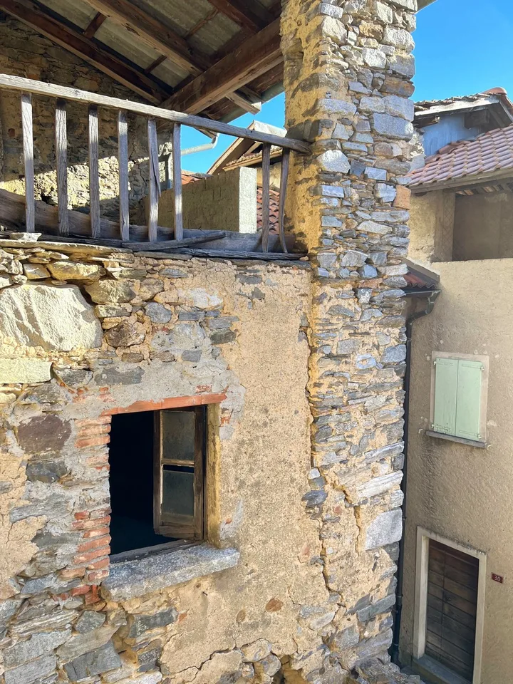 BRENO - Tessiner Haus im Ortskern (zum Renovieren) – Foto 6 von 12