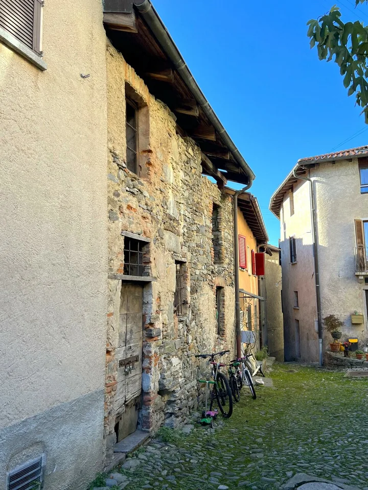 BRENO - Casa Ticinese nel nucleo (da ristrutturare)