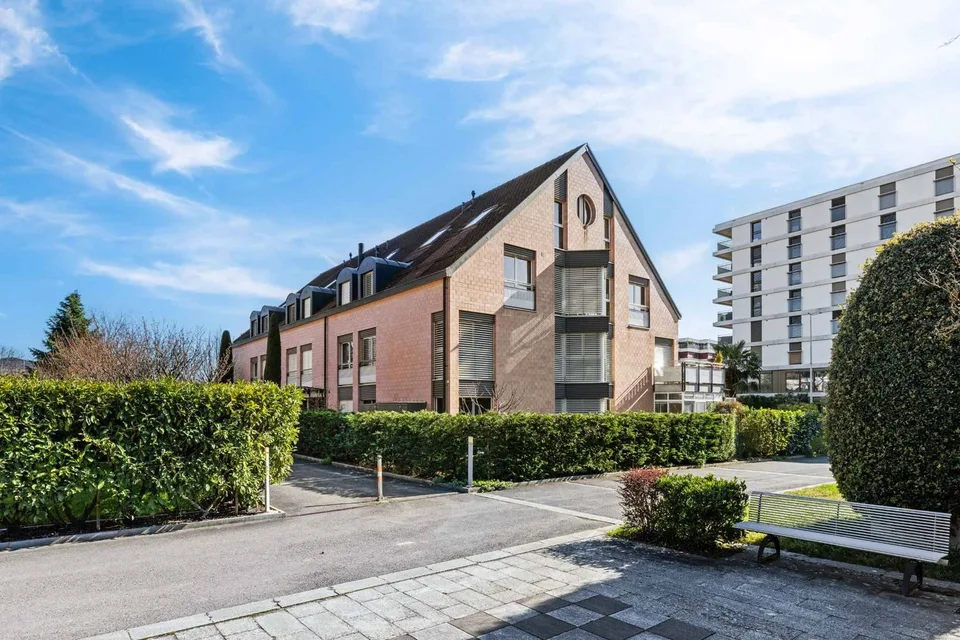 Duplex-Penthouse in der Stadtmitte von Gland - ideal für Familienleben