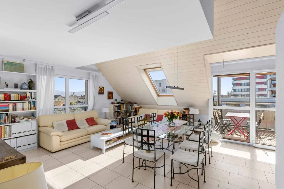 Duplex-Penthouse in der Stadtmitte von Gland - ideal für Familienleben