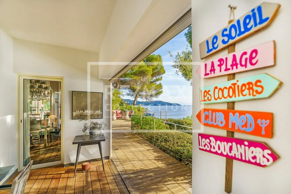 Dans le golfe de Saint-Tropez deux villas au bord de mer – photo 10 sur 13