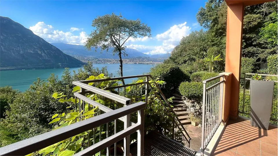 Prestigeses Apartment mit atemberaubendem Seeblick