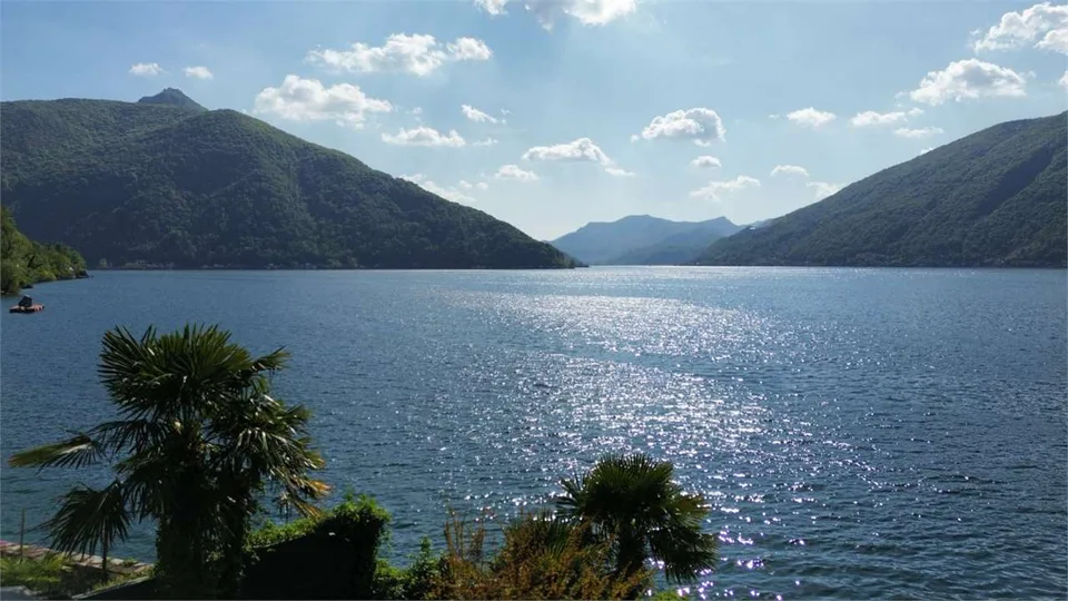 Il Tuo Gioiello Pieds-dans-l'eau a Bissone, Rarità con Darsena Privata