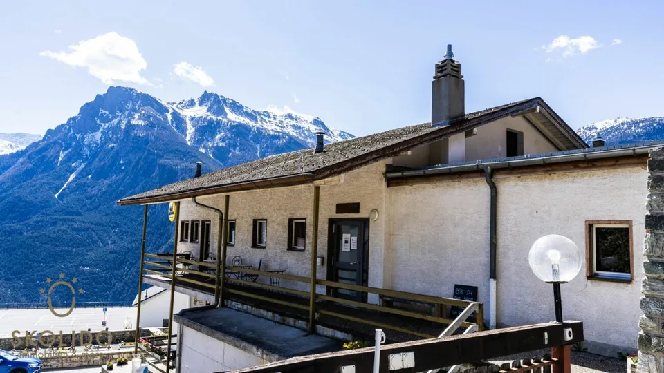 Einkaufsladen, grosses Restaurant mit Terrasse, Wohnung auf 2 Etagen, Garagen und Bauland im Herzen von Mund – Foto 20 von 30