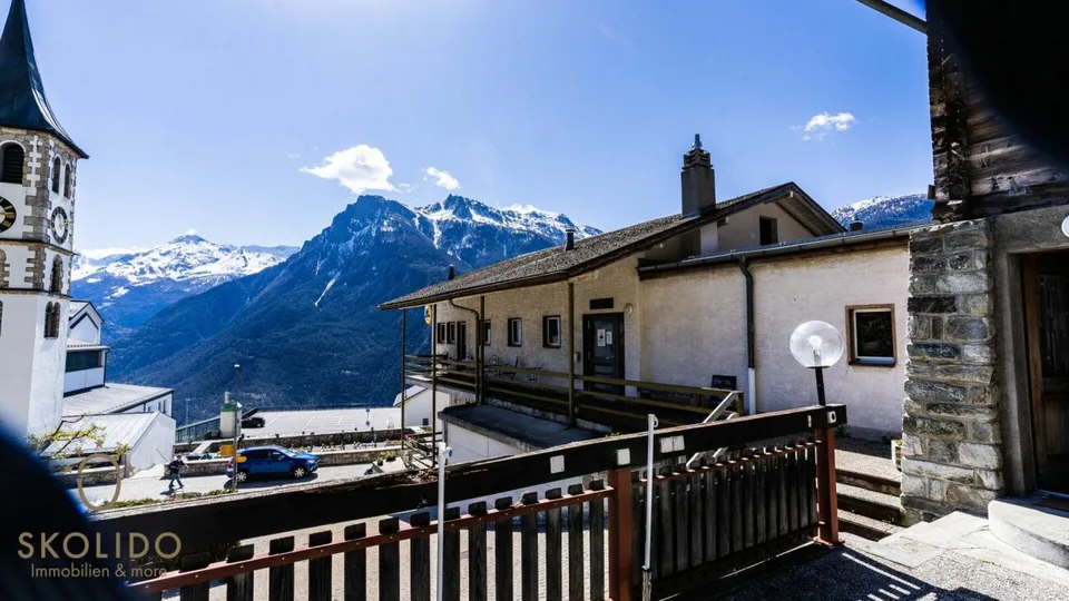 Einkaufsladen, grosses Restaurant mit Terrasse, Wohnung auf 2 Etagen, Garagen und Bauland im Herzen von Mund – Foto 16 von 30