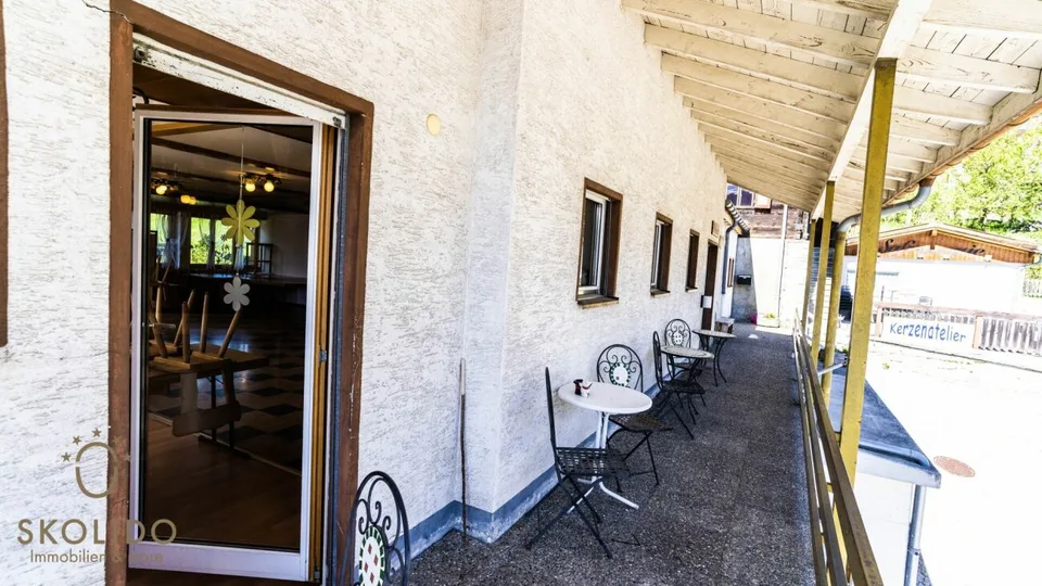 Einkaufsladen, grosses Restaurant mit Terrasse, Wohnung auf 2 Etagen, Garagen und Bauland im Herzen von Mund – Foto 15 von 30
