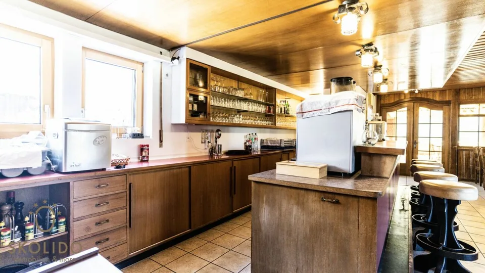 Village shop, large restaurant with terrace, duplex apartment, garages, and building land in the heart of Mund