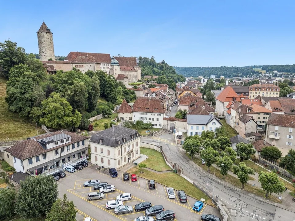 Prächtiges Mietshaus, renoviert im Zentrum von Porrentruy – Foto 9 von 13
