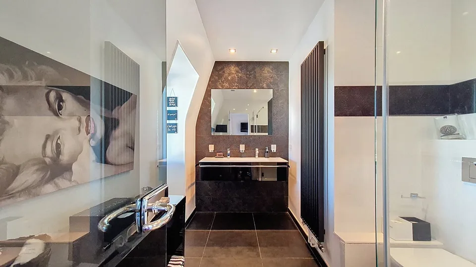 Prestigeträchtiges Herrenhaus mit 5 Suiten, Pool und separatem Gästehaus in bester Lage von Mulhouse – Foto 10 von 14