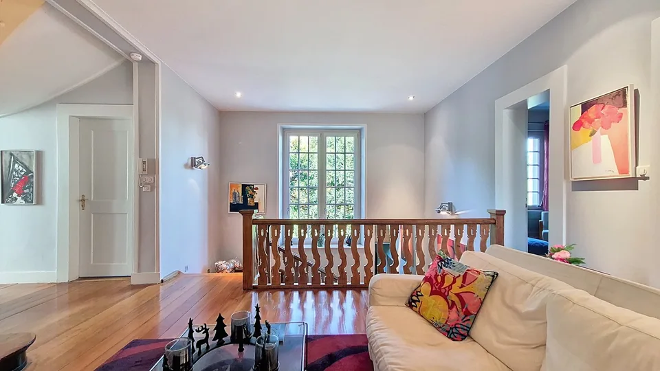 Prestigeträchtiges Herrenhaus mit 5 Suiten, Pool und separatem Gästehaus in bester Lage von Mulhouse – Foto 9 von 14