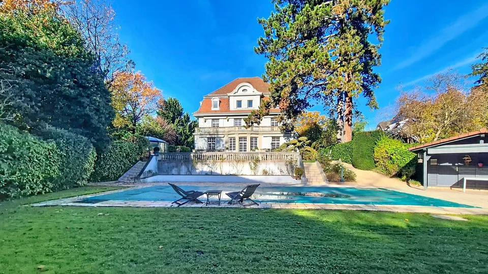 Maison de maître prestigieuse avec 5 suites, piscine et maison d'hôtes séparée dans un excellent emplacement à Mulhouse