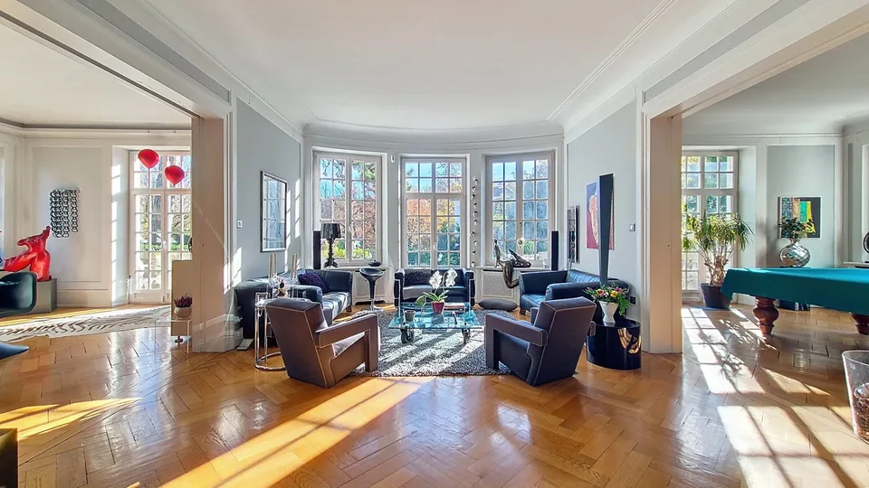 Maison de maître prestigieuse avec 5 suites, piscine et maison d'hôtes séparée dans un excellent emplacement à Mulhouse