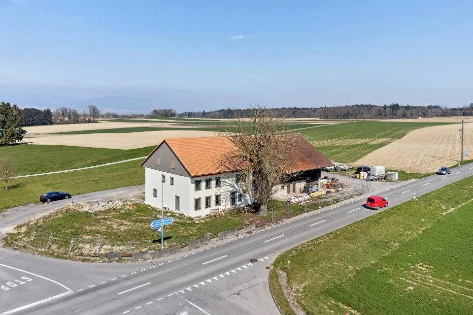 Opportunité: 2 villas jumelées + grange, aux portes d'Estavayer