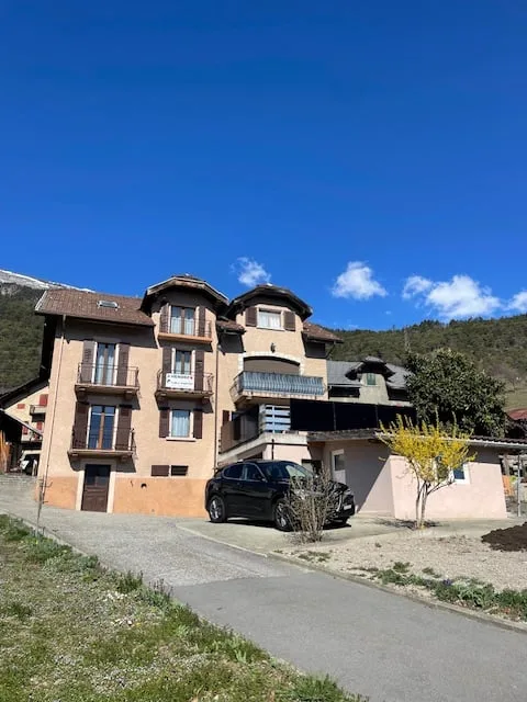 Charmant appartement 4,5 pièces en duplex dans une jolie maison villageoise, *SMJ Habitat*
