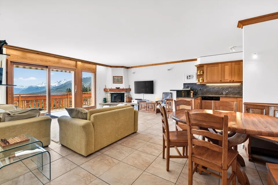 Bright apartment with panoramic views of the Alps and the Rhône Valley