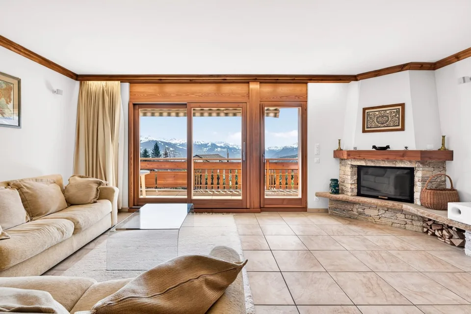 Bright apartment with panoramic views of the Alps and the Rhône Valley