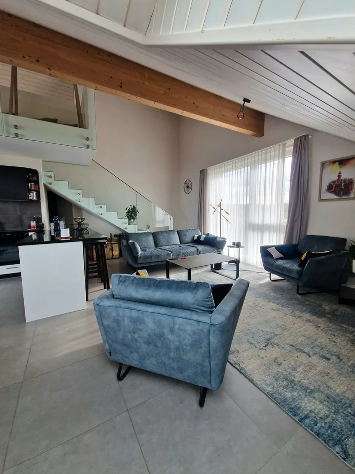 Bellissimo duplex recente di 3.5 locali con vista parziale sul lago