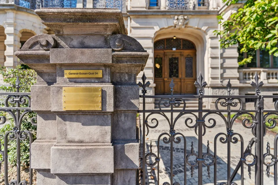 Prestigeträchtig arbeiten -  Letze Büroflächen im Weissen Schloss am Zürichsee!