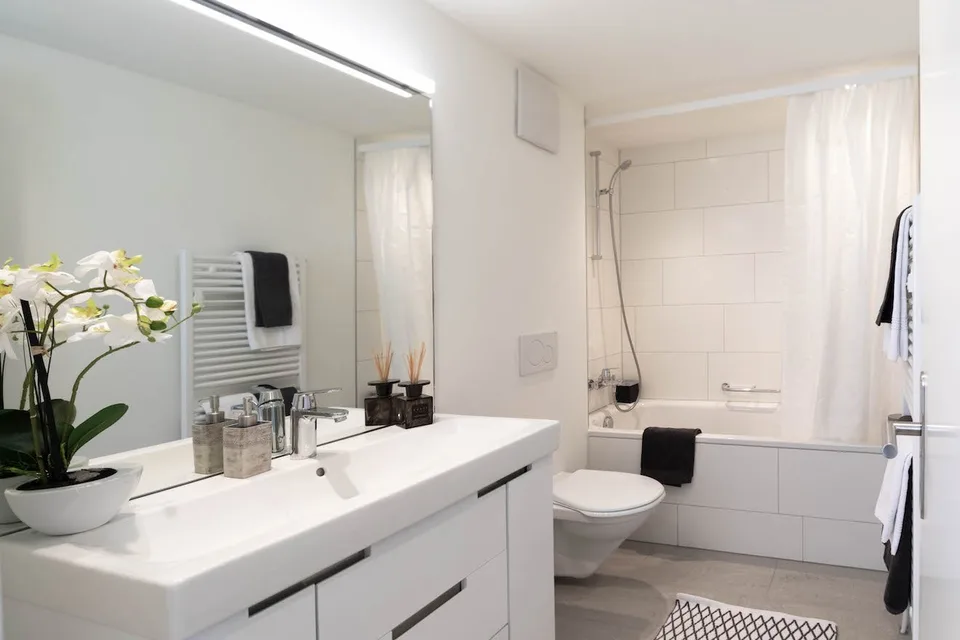 Moderne möblierte 2-Zimmer-Penthouse-Wohnung mit Balkon in Zürich Wiedikon