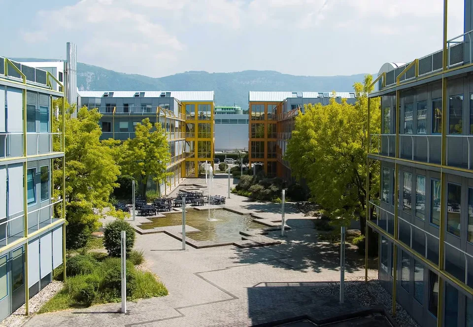 Flächen in der FTI-Zone von ca. 2200m2, TEILBAR, in Plan-les-Ouates