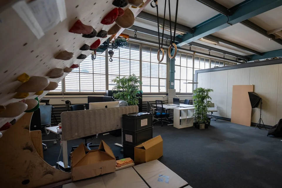 Poste de coworking dans une fabrikhalle - divers modèles d'abonnement